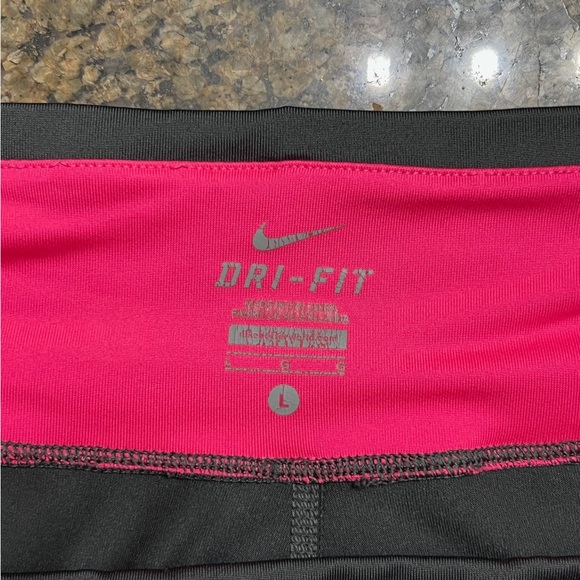 Womens Nike capri workout pants - Picture 2 of 3